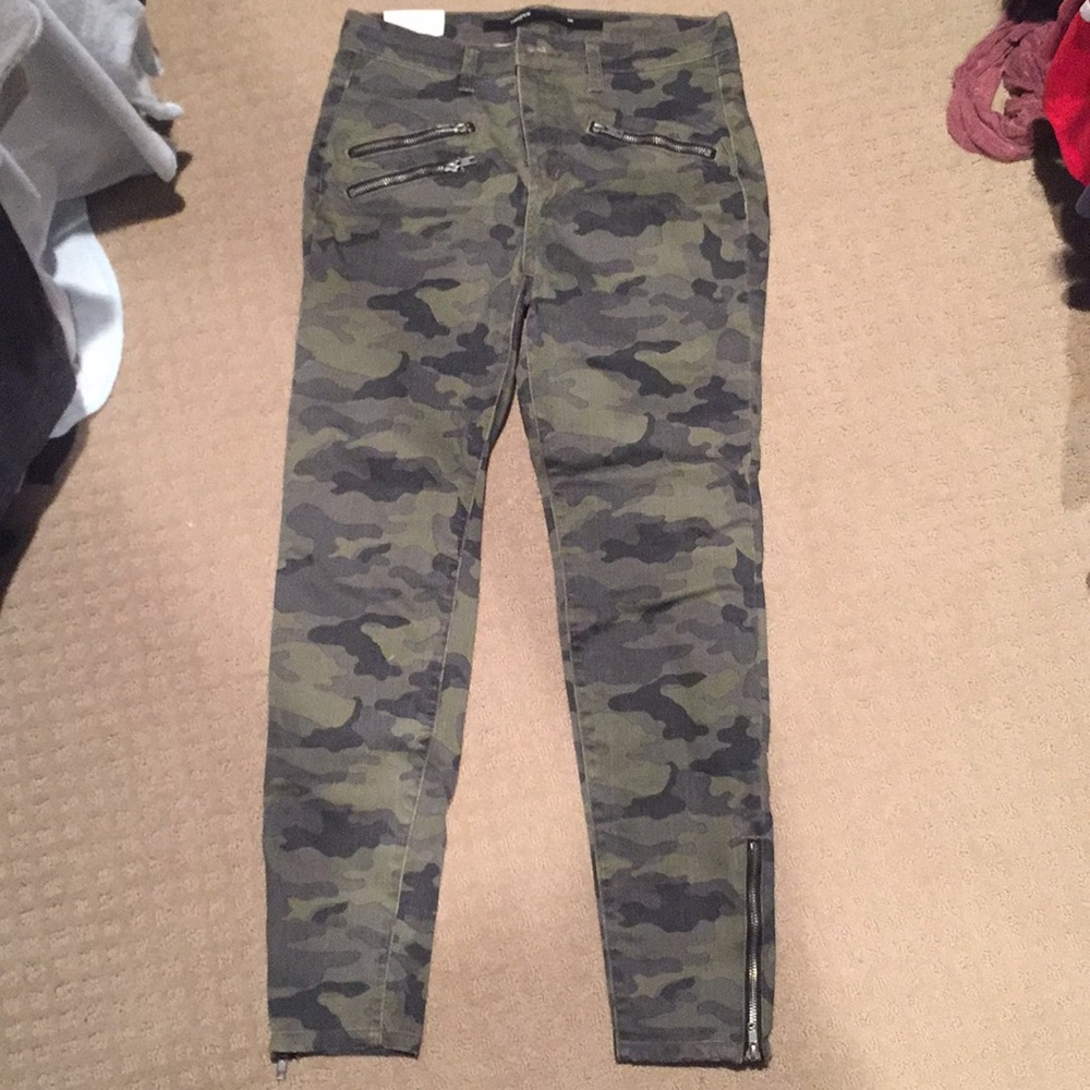 New, tags still on, Francesca camo stretchy jeans